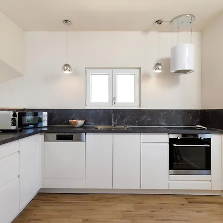 Fuer 6 Personen Ca, 130 M Sup2 In Okrug Gornji, Adriakueste Kroatien Kroatische Inseln Holiday home *