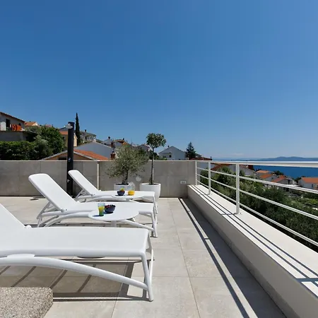 Fuer 6 Personen Ca, 130 M Sup2 In Okrug Gornji, Adriakueste Kroatien Kroatische Inseln Holiday home