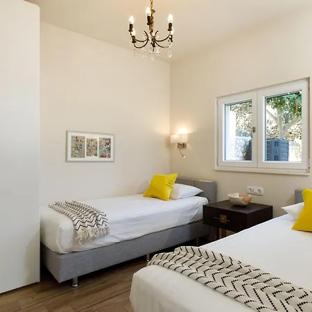 Fuer 6 Personen Ca, 130 M Sup2 In Okrug Gornji, Adriakueste Kroatien Kroatische Inseln Holiday home *