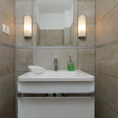 Holiday home Fuer 6 Personen Ca, 130 M Sup2 In Okrug Gornji, Adriakueste Kroatien Kroatische Inseln Trogir