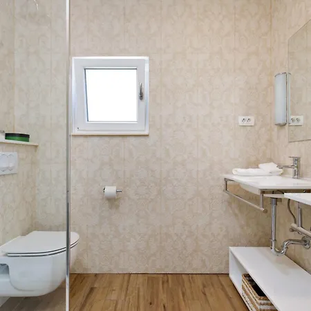 Fuer 6 Personen Ca, 130 M Sup2 In Okrug Gornji, Adriakueste Kroatien Kroatische Inseln Holiday home Trogir