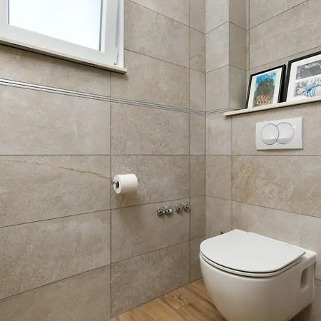 Holiday home Fuer 6 Personen Ca, 130 M Sup2 In Okrug Gornji, Adriakueste Kroatien Kroatische Inseln *